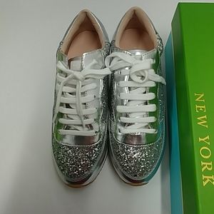 Kate Spade Felicia Silver Glitter Size 7.5 M
